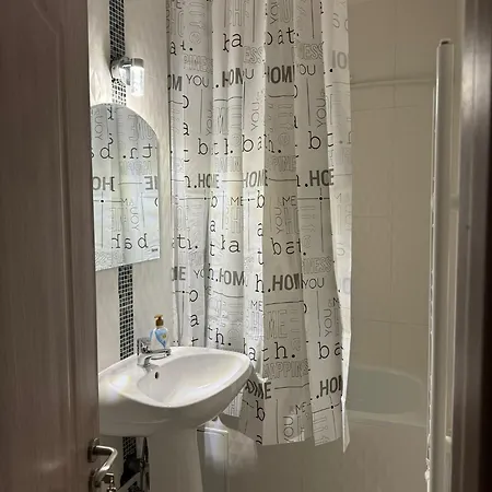 Garsoniera Centru Gazde/Camere de închiriat *